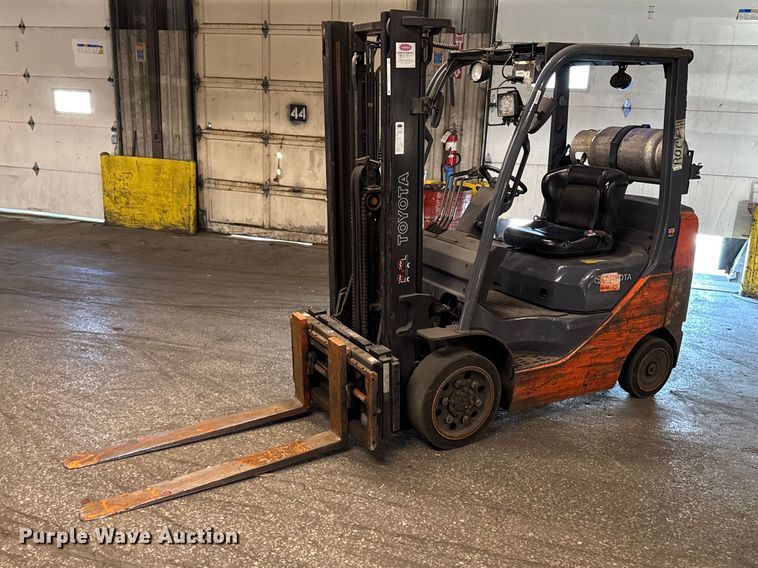 Toyota 8FGCU25 forklift