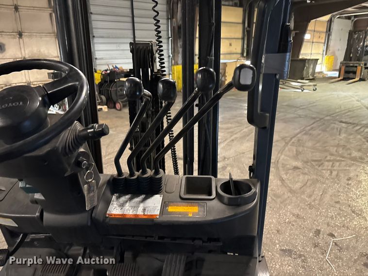 image for item FB5536 Toyota 8FGCU25 forklift