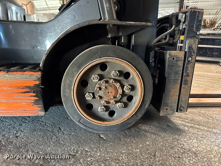 image for item FB5537 Toyota 8FGCU25 forklift