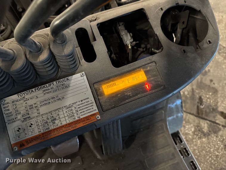 image for item FB5541 Toyota 8FGCU25 forklift