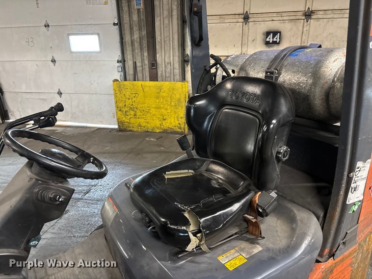 image for item FB5543 Toyota 8FGCU25 forklift