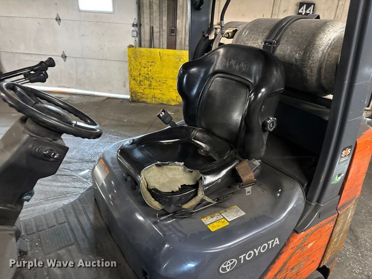 image for item FB5545 Toyota 8FGCU25 forklift