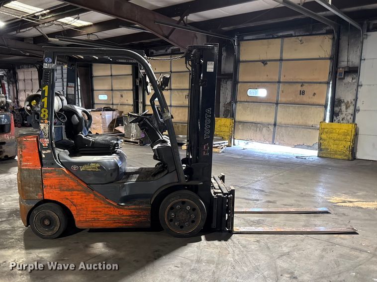 image for item FB5548 Toyota 8FGCU25 forklift