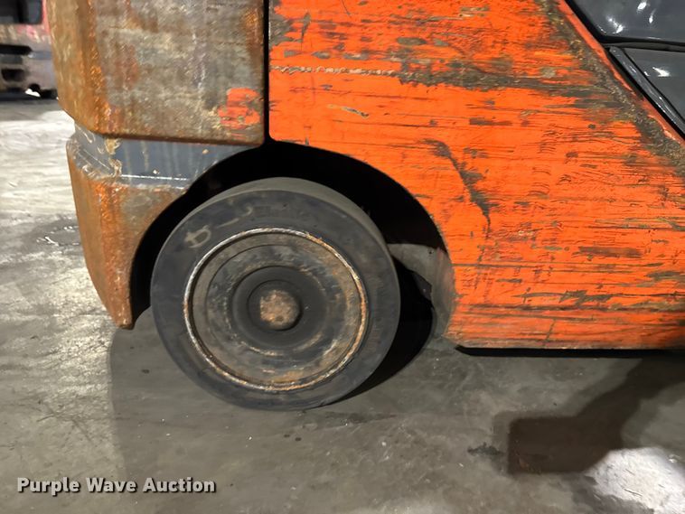 image for item FB5548 Toyota 8FGCU25 forklift