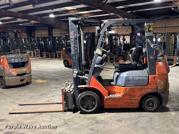 image for item FB5549 Toyota 7FGCU25 forklift