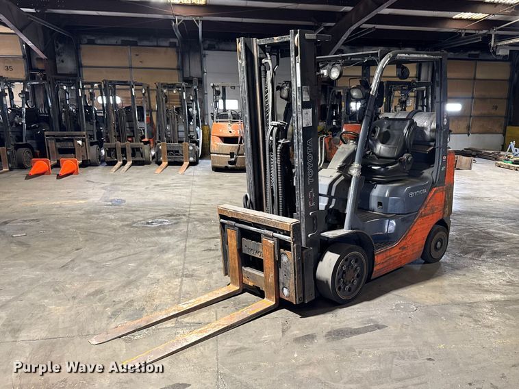 Toyota 8FGCU25 forklift