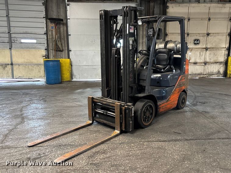 image for item FB5552 Toyota 8FGCU25 forklift
