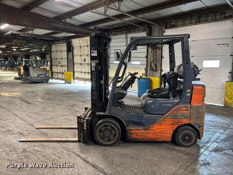 image for item FB5552 Toyota 8FGCU25 forklift