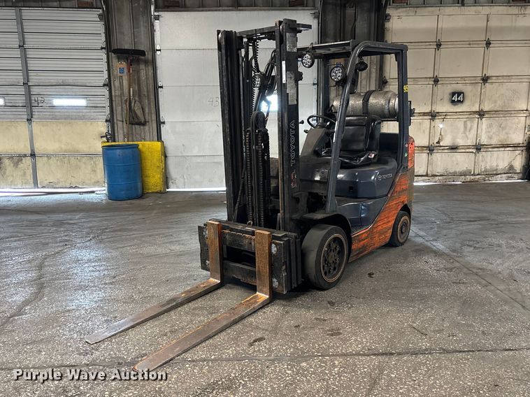 Toyota 8FGCU25 forklift