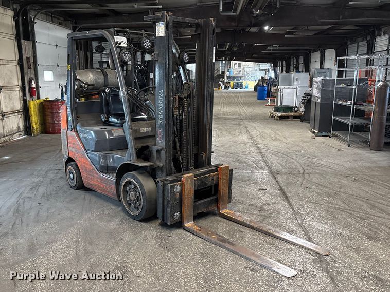 image for item FB5554 Toyota 8FGCU25 forklift