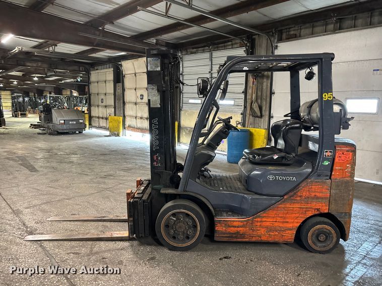 image for item FB5554 Toyota 8FGCU25 forklift