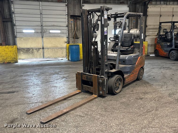 image for item FB5555 Toyota 8FGCU25 forklift