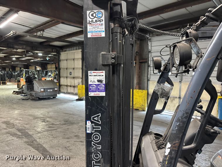 image for item FB5555 Toyota 8FGCU25 forklift