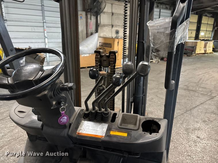 image for item FB5555 Toyota 8FGCU25 forklift