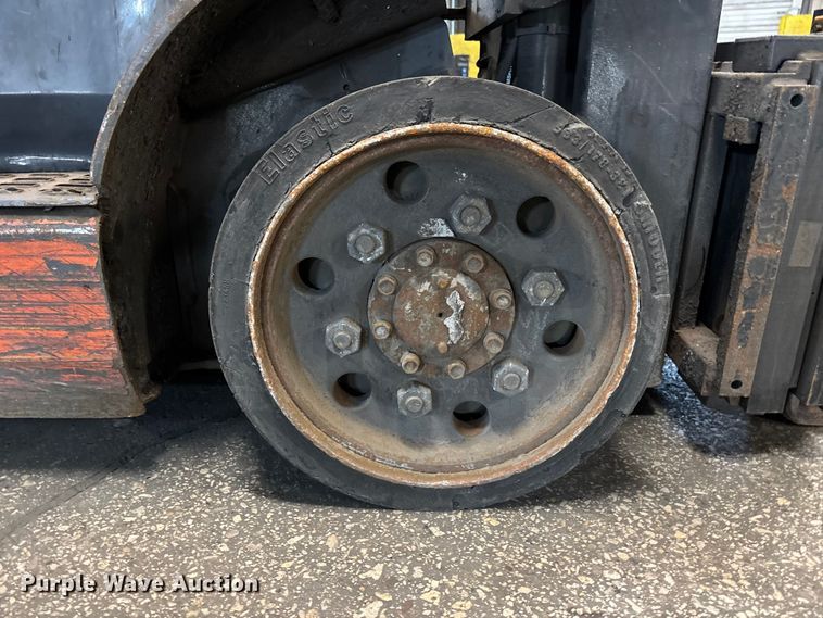 image for item FB5555 Toyota 8FGCU25 forklift