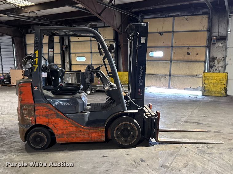 image for item FB5556 Toyota 8FGCU25 forklift