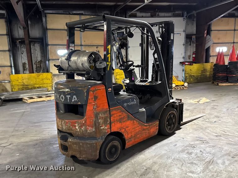 image for item FB5556 Toyota 8FGCU25 forklift
