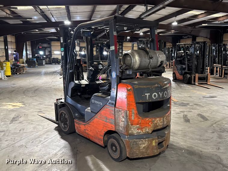 image for item FB5556 Toyota 8FGCU25 forklift