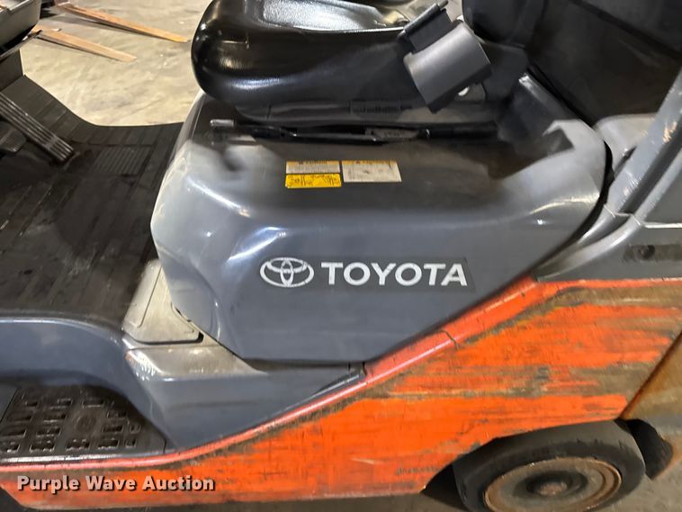 image for item FB5556 Toyota 8FGCU25 forklift