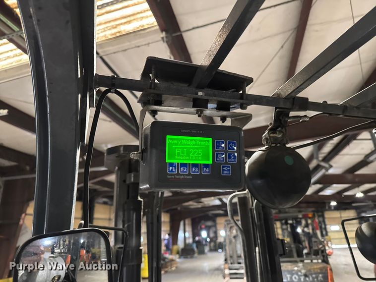 image for item FB5556 Toyota 8FGCU25 forklift