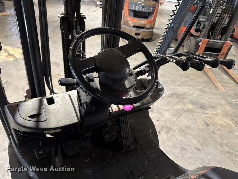 image for item FB5556 Toyota 8FGCU25 forklift