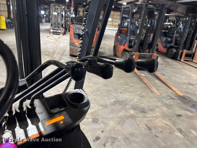 image for item FB5556 Toyota 8FGCU25 forklift