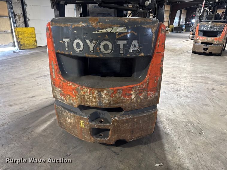 image for item FB5556 Toyota 8FGCU25 forklift