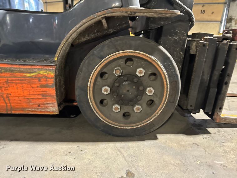 image for item FB5556 Toyota 8FGCU25 forklift