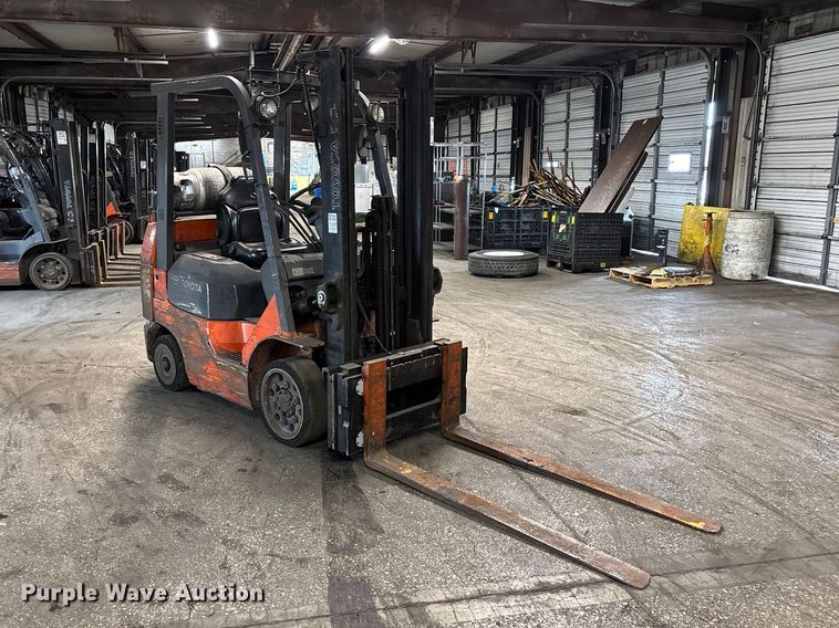 image for item FB5557 Toyota 7FGCU25 forklift