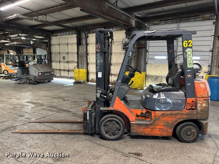 image for item FB5557 Toyota 7FGCU25 forklift