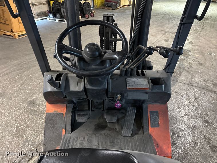 image for item FB5557 Toyota 7FGCU25 forklift