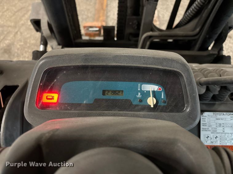 image for item FB5557 Toyota 7FGCU25 forklift