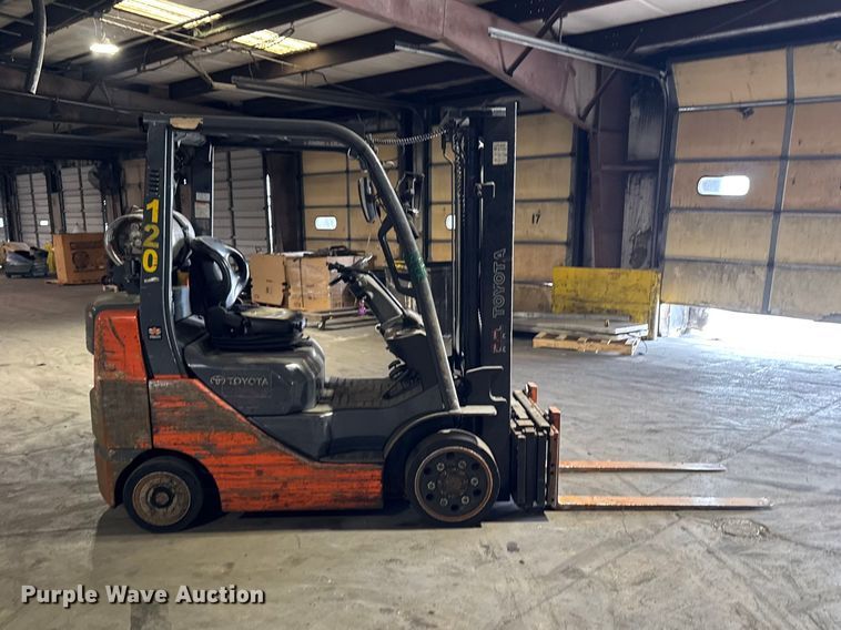image for item FB5558 Toyota 8FGCU25 forklift