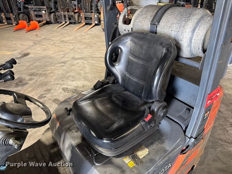 image for item FB5558 Toyota 8FGCU25 forklift