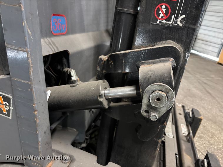 image for item FB5560 Toyota 8FBCU25 forklift