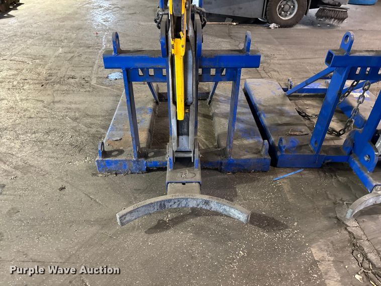 image for item FB5561 (2) Vestil FMDL-1 drum lifter