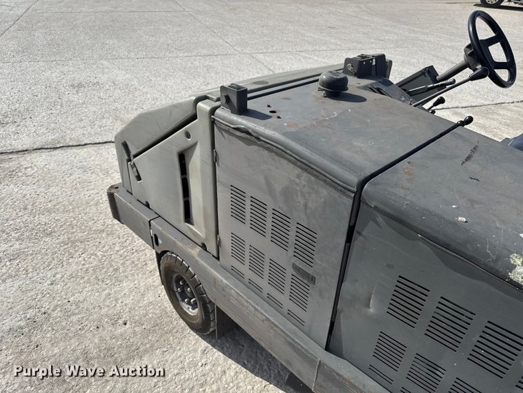 image for item FB5570 Advance 6250 floor sweeper