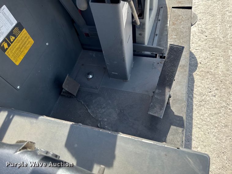 image for item FB5570 Advance 6250 floor sweeper