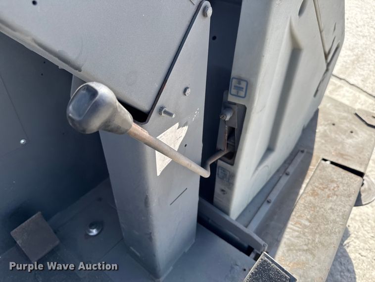 image for item FB5570 Advance 6250 floor sweeper