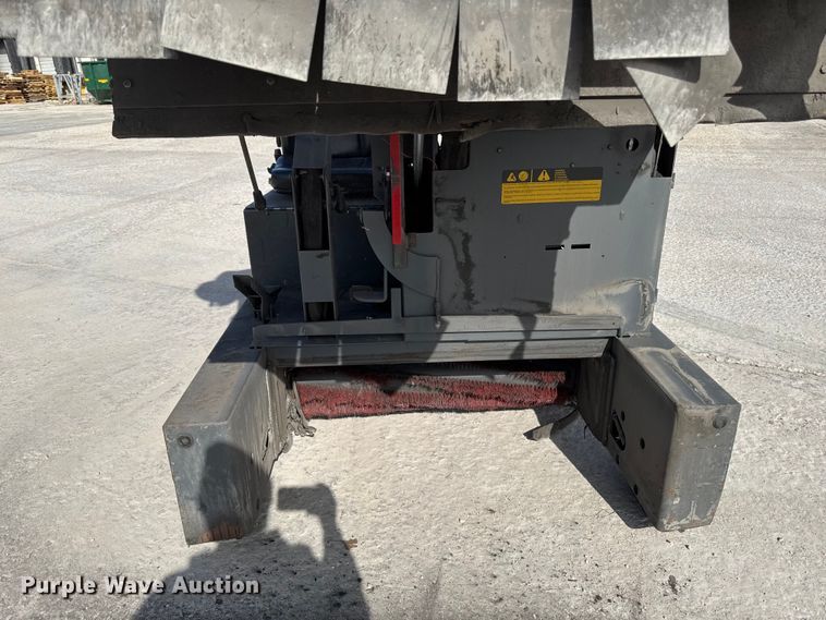 image for item FB5570 Advance 6250 floor sweeper