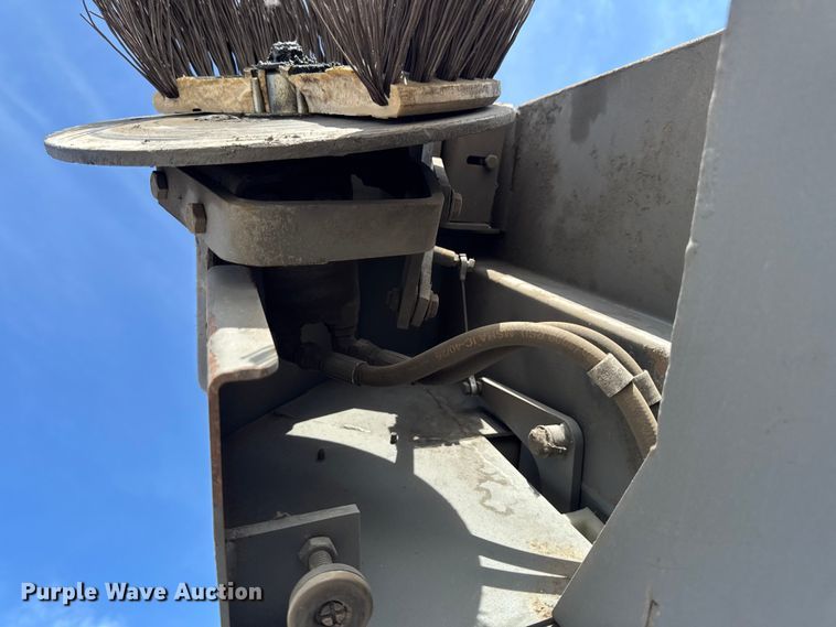 image for item FB5570 Advance 6250 floor sweeper