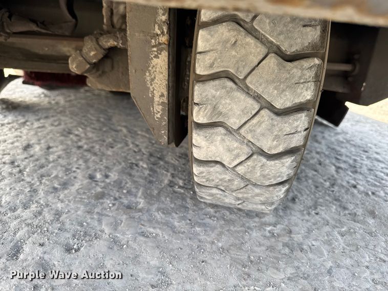 image for item FB5570 Advance 6250 floor sweeper