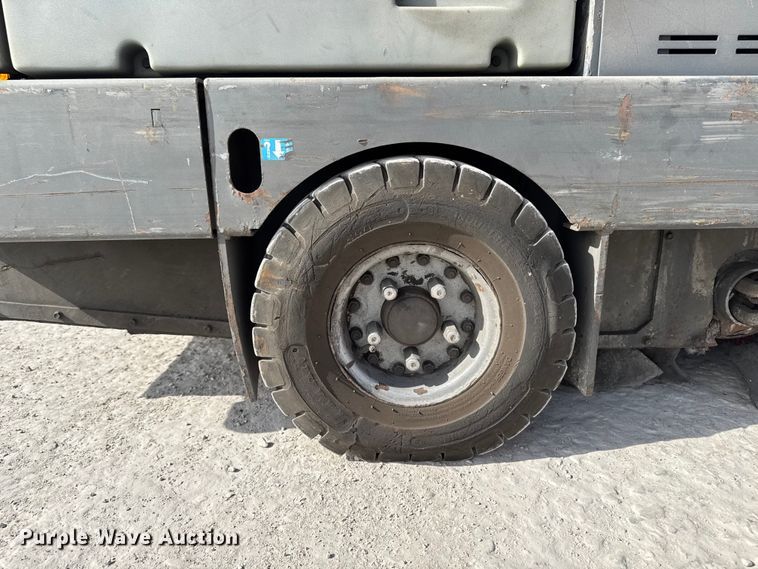 image for item FB5570 Advance 6250 floor sweeper