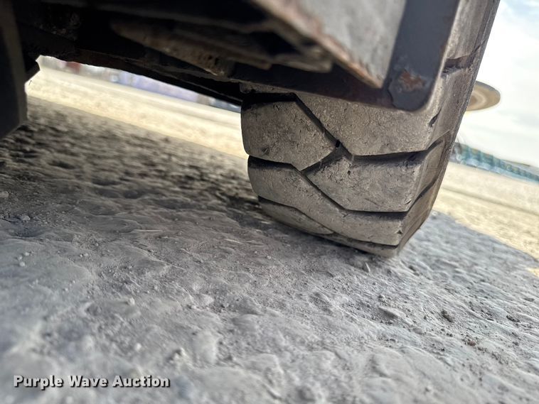 image for item FB5570 Advance 6250 floor sweeper