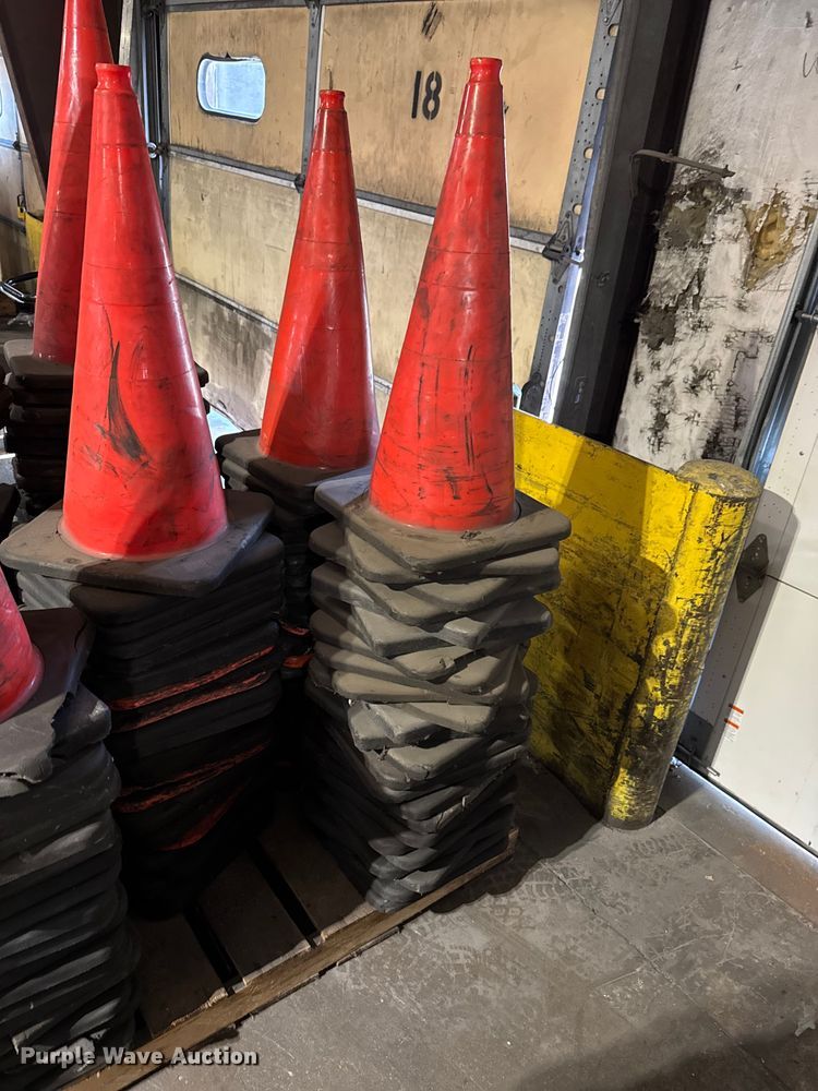 image for item FB5577 Approximately 150 traffic cones