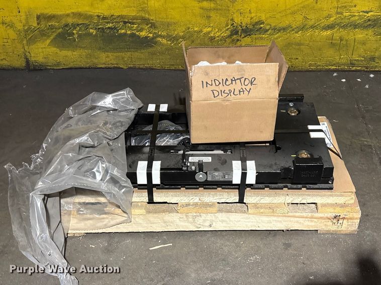 image for item FB5585 2024 Avery Weigh-Tronix FLSC-05 forklift scale