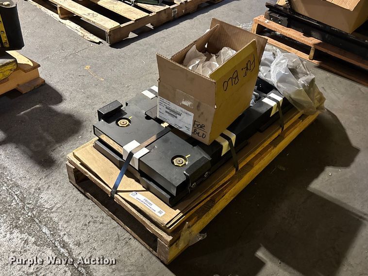 image for item FB5585 2024 Avery Weigh-Tronix FLSC-05 forklift scale