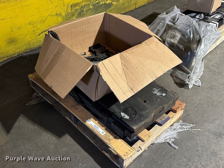 image for item FB5586 2017 Avery Weigh-Tronix FLSC-05 forklift scale