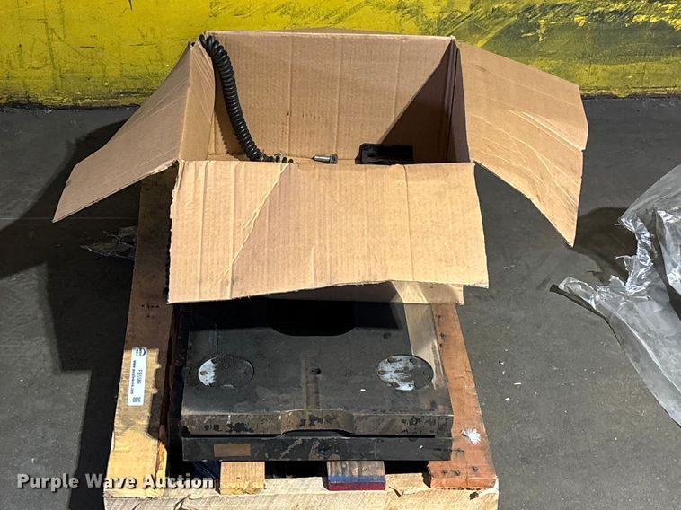 image for item FB5586 2017 Avery Weigh-Tronix FLSC-05 forklift scale