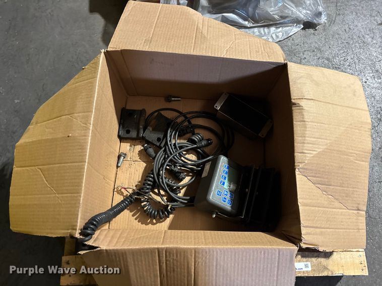 image for item FB5586 2017 Avery Weigh-Tronix FLSC-05 forklift scale